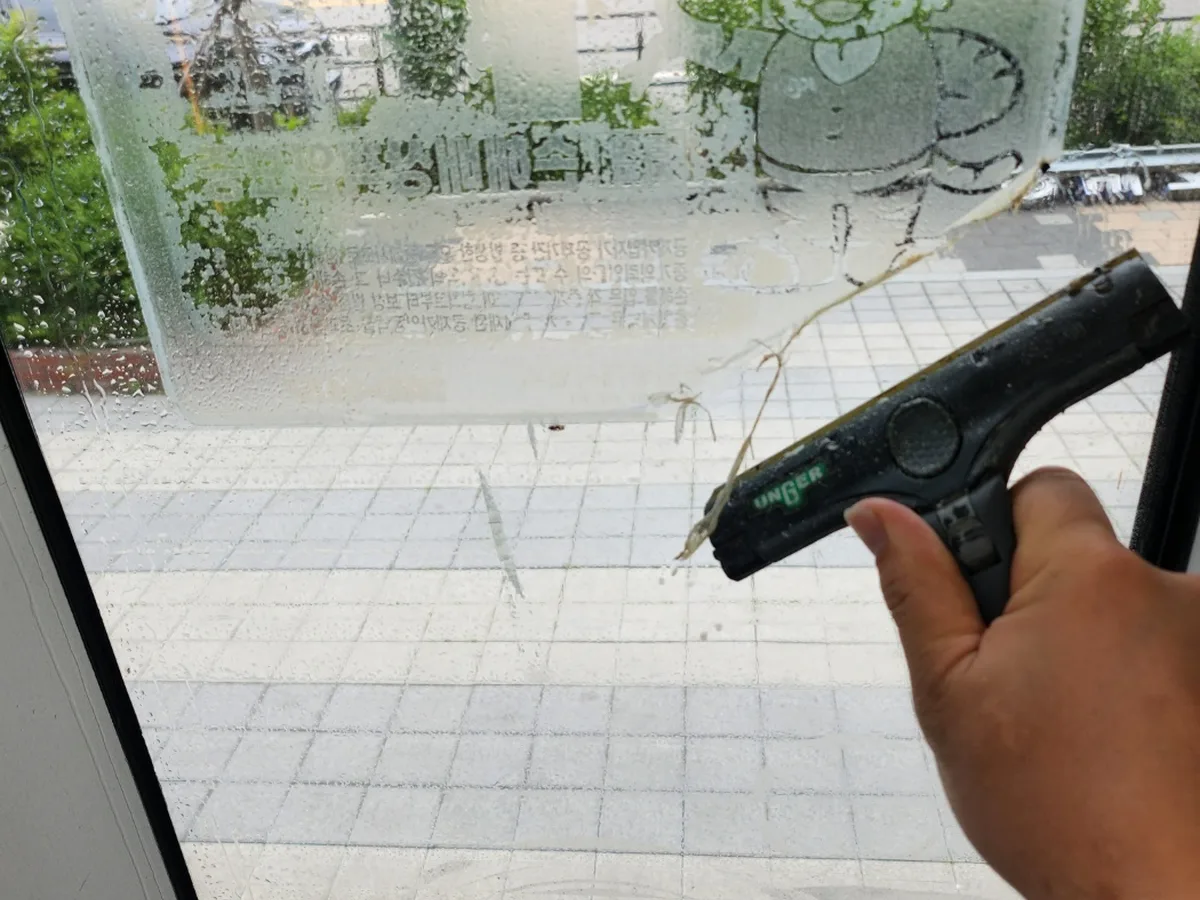 세종시 산울동 사무실 블라인드 쇼윈도 위생청소 사례 - 행진크린